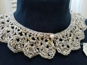 beige-crochet-collar